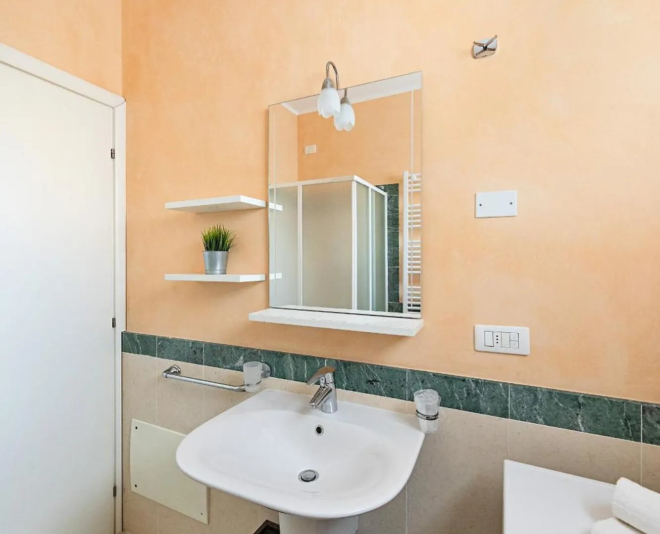 Residenza Miralago II By Wonderful Italy Desenzano del Garda 0*,  Italia